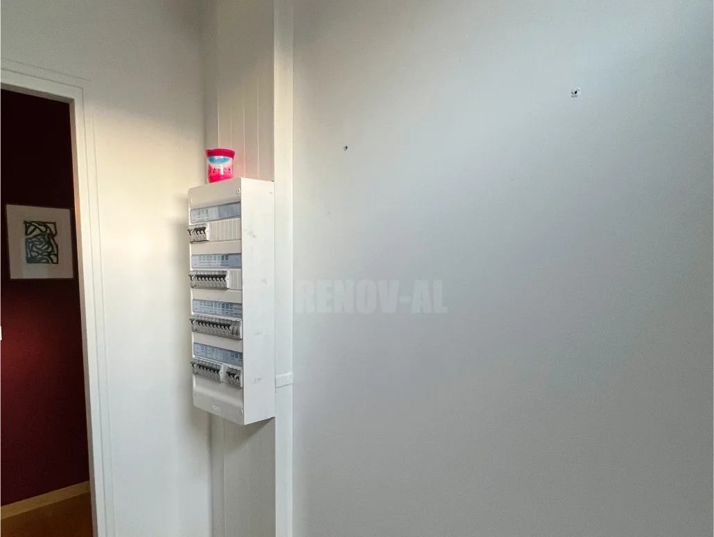 Coffrage sur mesure armoire électrique avant