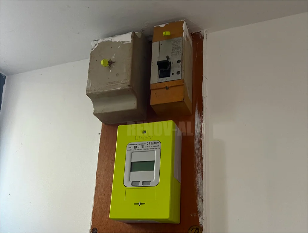 Coffret compteur Linky avant - La Madeleine