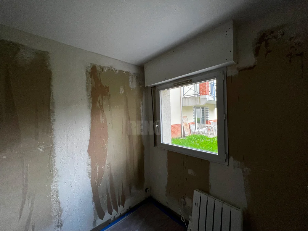 Enduits et peintures mur chambre avant - Saint Maurice Pelvoisin